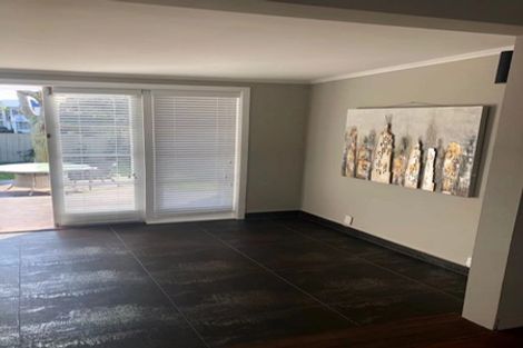 Photo of property in 1/130 Onewa Road, Northcote, Auckland, 0627