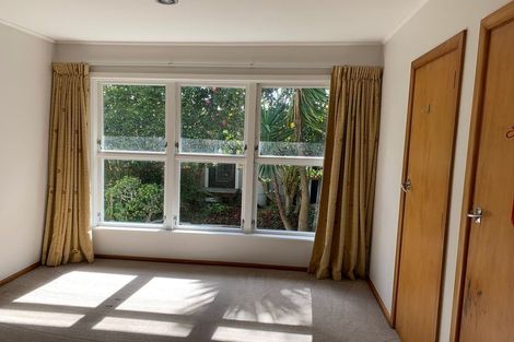Photo of property in 8 Speedy Crescent, Hillcrest, Auckland, 0627