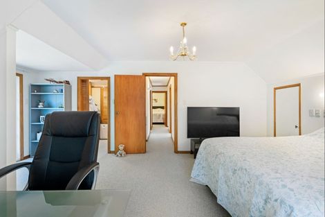 Photo of property in 105 Grassmere Road, Henderson Valley, Auckland, 0612