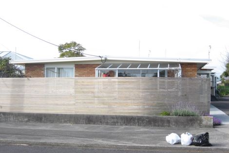 Photo of property in 2/10 Shortland Street, Lower Vogeltown, New Plymouth, 4310