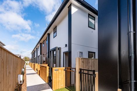 Photo of property in 3/97 Whites Line East, Waiwhetu, Lower Hutt, 5010