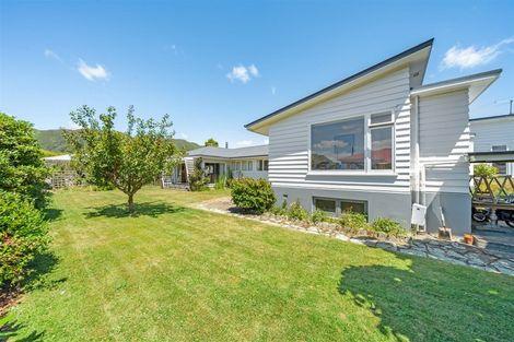 Photo of property in 67 Whites Line East, Waiwhetu, Lower Hutt, 5010