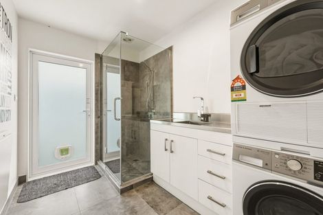 Photo of property in 1 Ngaire Close, Wainui, Silverdale, 0994