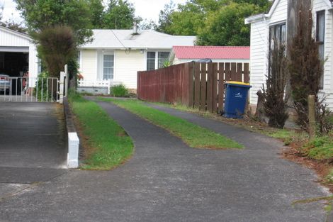 Photo of property in 26 Kirrie Avenue, Te Atatu South, Auckland, 0610