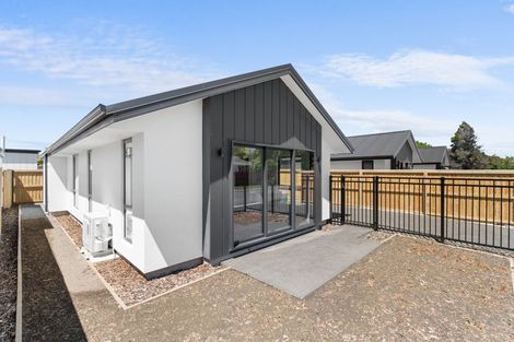 Photo of property in 2/4 Ramore Place, Redwood, Christchurch, 8051