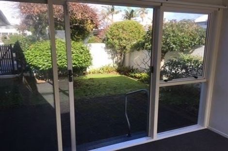 Photo of property in 25e Saltburn Road, Milford, Auckland, 0620