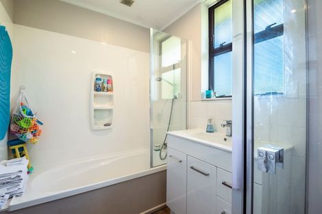 Photo of property in 10 Peter Terrace, Castor Bay, Auckland, 0620