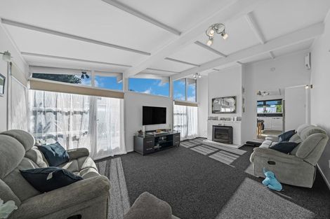 Photo of property in 6 Aplin Place, Birkdale, Auckland, 0626