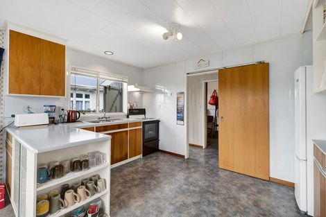 Photo of property in 28 Graham Street, Eltham, 4322