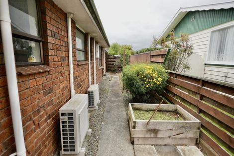 Photo of property in 43a Wikiriwhi Crescent, Awapuni, Palmerston North, 4412