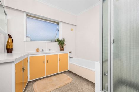 Photo of property in 25 Realm Place, Massey, Auckland, 0614