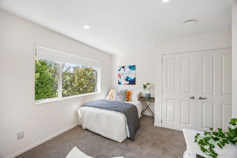 Photo of property in 2/63 Pupuke Road, Birkenhead, Auckland, 0627