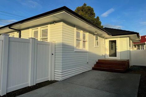 Photo of property in 117 Vodanovich Road, Te Atatu South, Auckland, 0610
