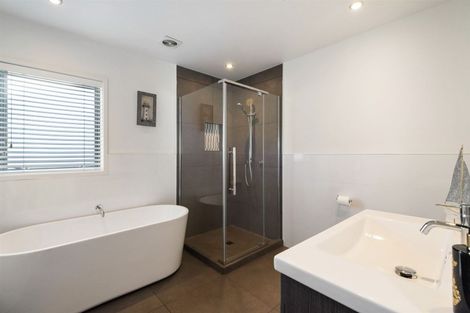 Photo of property in 17 Mayfair Crescent, Mairangi Bay, Auckland, 0630