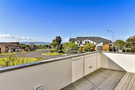 Photo of property in 20 Gillard Place, Eastern Beach, Auckland, 2012