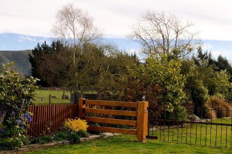 Photo of property in 64 Waihao Back Road, Waimate, 7979