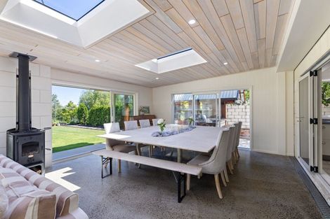 Photo of property in 33 Royal Oak Drive, Kelvin Grove, Palmerston North, 4414