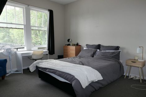 Photo of property in 70 Kelburn Parade, Kelburn, Wellington, 6012