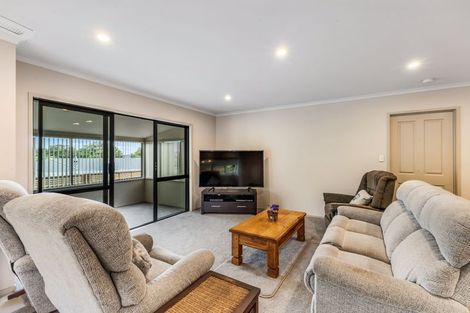 Photo of property in Caversham Park, 2/18 Caversham Road, Westmere, Whanganui, 4501
