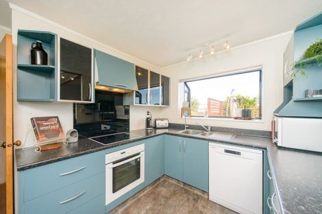 Photo of property in 32 Suzanne Grove, Kelvin Grove, Palmerston North, 4414