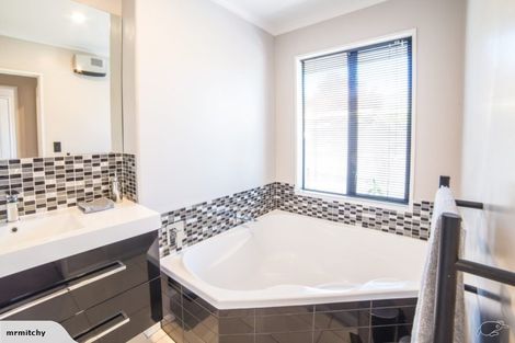 Photo of property in 3 Scarlet Lane, Redwood, Christchurch, 8051