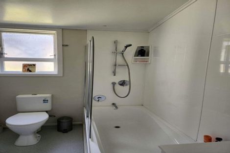 Photo of property in 3-5 Knoll Street, Island Bay, Wellington, 6023