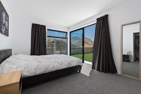 Photo of property in 20 Howden Drive, Jacks Point, 9371