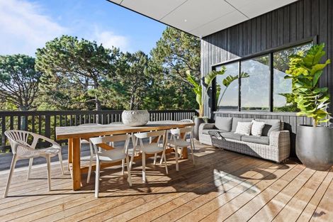 Photo of property in 30a Bernard Magnus Lane, Greenhithe, Auckland, 0632