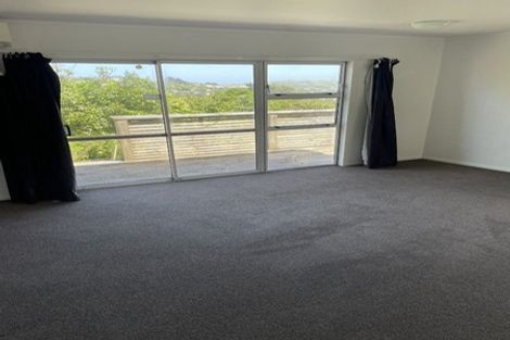 Photo of property in 18b Chetwode Grove, Newlands, Wellington, 6037