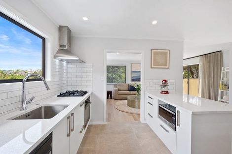 Photo of property in 8 Oldham Place, Browns Bay, Auckland, 0630