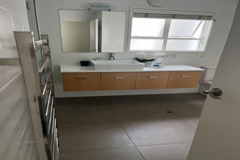 Photo of property in 2/130 Oriental Parade, Oriental Bay, Wellington, 6011