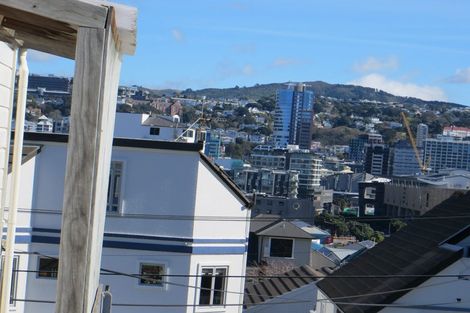 Photo of property in 22 Hawker Street, Mount Victoria, Wellington, 6011