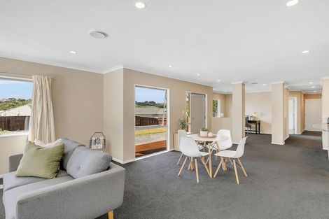 Photo of property in 2 Catlins Glen, Aotea, Porirua, 5024