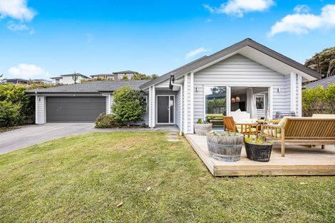 Photo of property in 15 Somerset Place, Stanmore Bay, Whangaparaoa, 0932