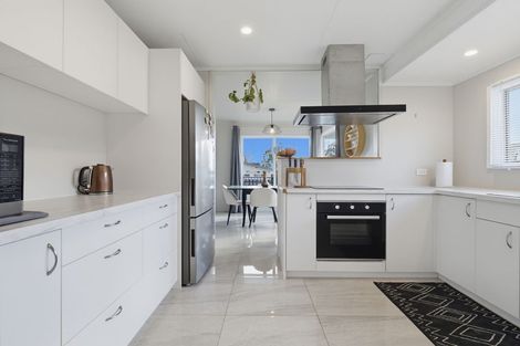Photo of property in 16 Dingadee Street, Welcome Bay, Tauranga, 3112