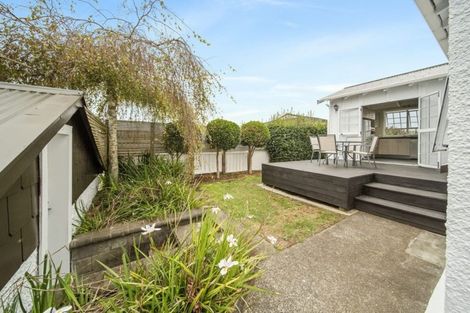 Photo of property in 7 Selwyn Street, Lower Vogeltown, New Plymouth, 4310
