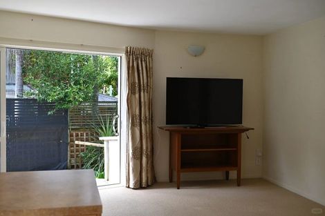 Photo of property in 9 Lyons Avenue, Murrays Bay, Auckland, 0630