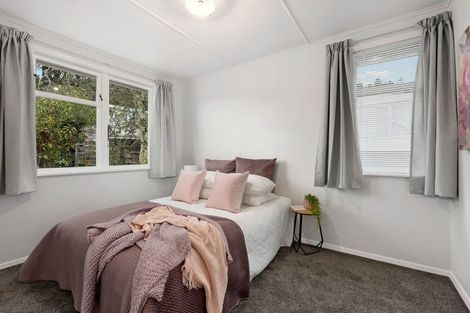 Photo of property in 2 Thomson Grove, Stokes Valley, Lower Hutt, 5019