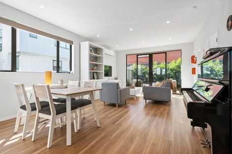 Photo of property in 421b Glenfield Road, Glenfield, Auckland, 0629