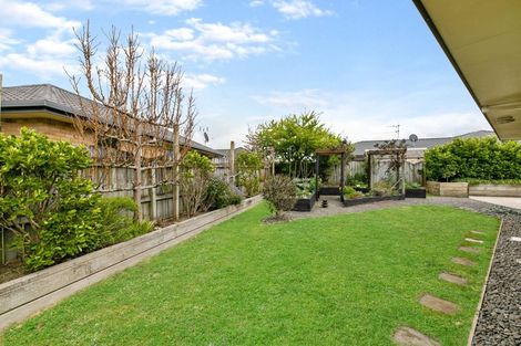 Photo of property in 32 Summerland Crescent, Papamoa Beach, Papamoa, 3118