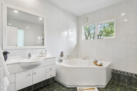 Photo of property in 825 Beach Road, Browns Bay, Auckland, 0630