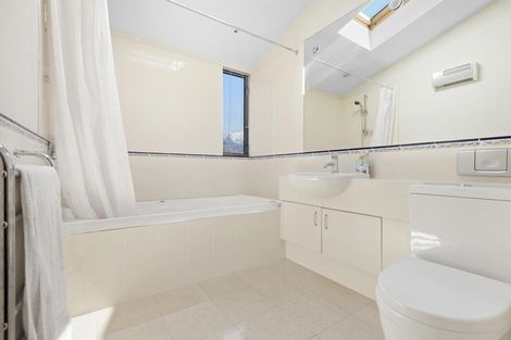 Photo of property in 16 Earnslaw Terrace, Queenstown, 9300