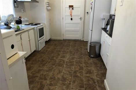 Photo of property in 4/2 Godley Road, Green Bay, Auckland, 0604