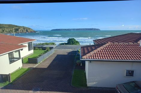 Photo of property in 8a Beach Road, Titahi Bay, Porirua, 5022