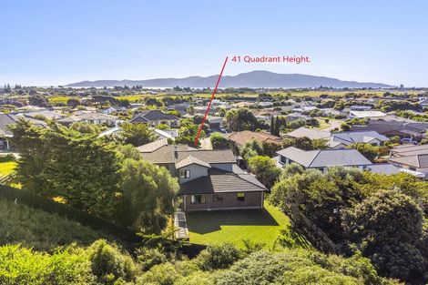 Photo of property in 41 Quadrant Heights, Paraparaumu, 5032