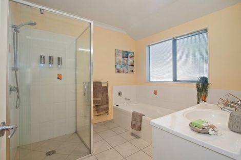 Photo of property in 15 Reidy Place, Pukekohe, 2120