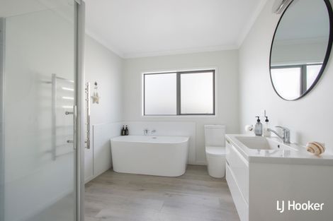 Photo of property in 11a Hillview Road, Waihi Beach, 3611