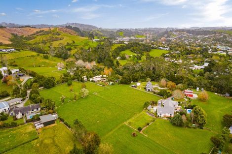 Photo of property in 27 Wintour Road, Waimauku, 0812