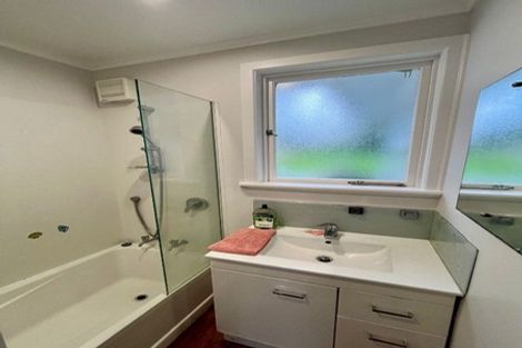 Photo of property in 15 Pine Avenue, Henderson, Auckland, 0612