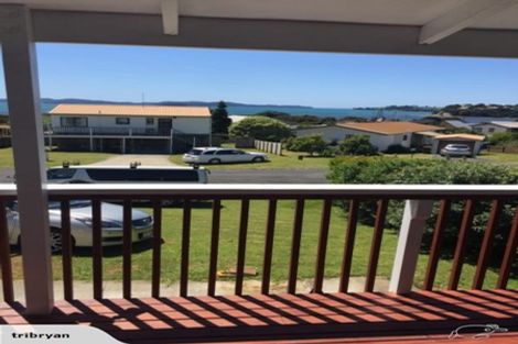 Photo of property in 14 Ngatira Place, Snells Beach, 0920